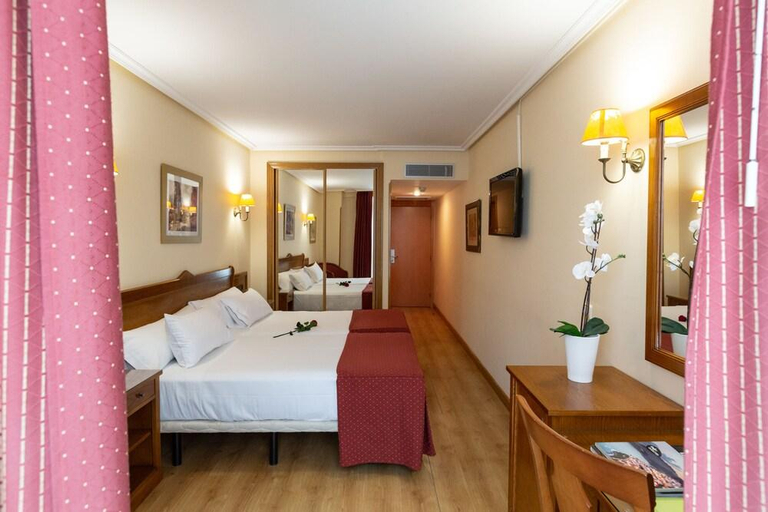 Bedroom 2, Ciudad de Cangas de Onis, Asturias