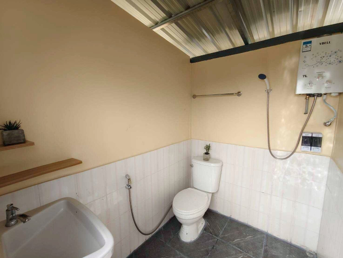 Bathroom 2, Bansuanariya, Chom Thong