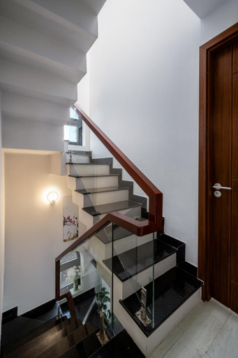 Others 5, La Holly Home, Huế
