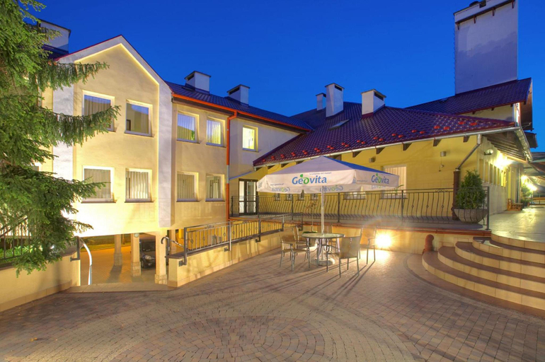 Exterior & Views