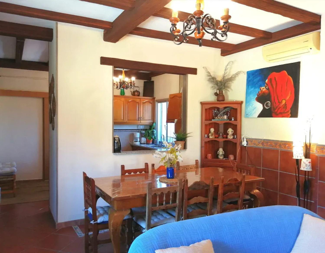 Food & Drinks 5, Spacious Villa in Guillena with Garden and Private Pool, Sevilla