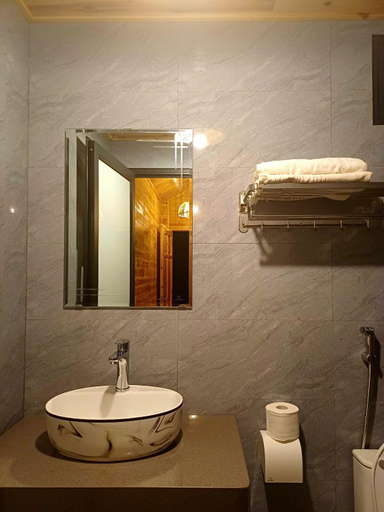 Bathroom, Dzay house homestay, Sa Pa