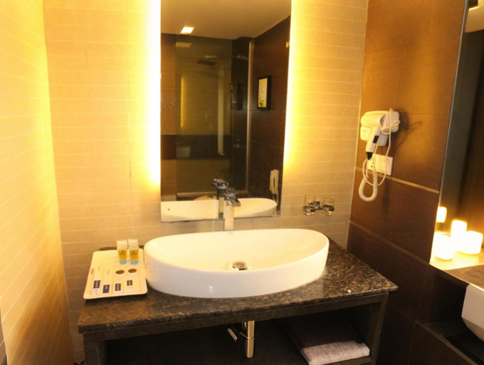 Bathroom 4, D'more Dhaka Hotel & Resort, Dhaka
