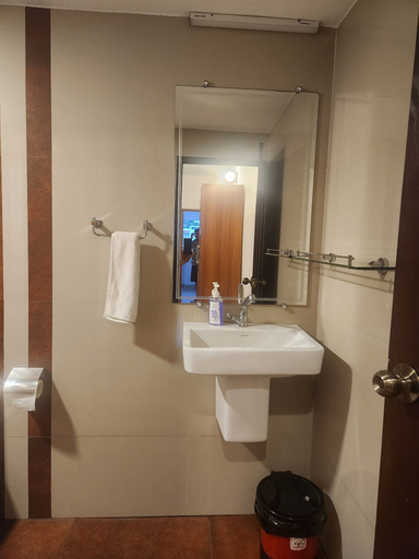 Bathroom 5, River Meadows, Pathanamthitta
