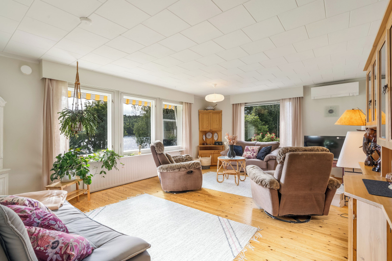 Living area 3, Spacious 3BR House - River View & Sauna, Lapland
