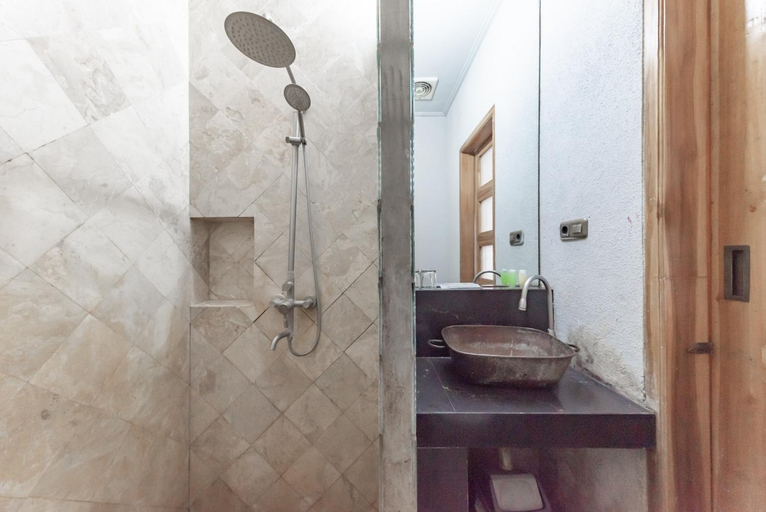 Bathroom 5, Casa de Apple Dago Bandung by RedDoorz, Bandung