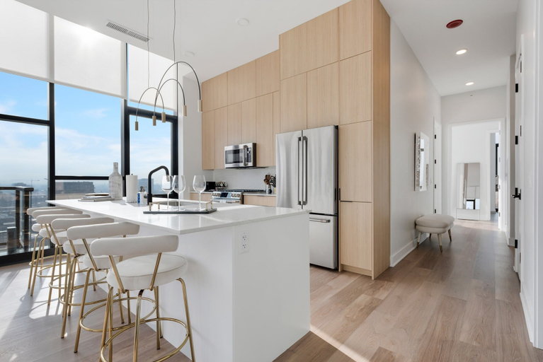 Room 4, River West 2 Penthouses Skyline Group Comfort, Cook
