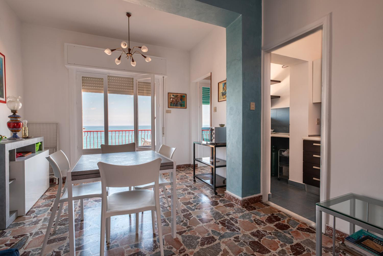 4, Le Terrazze sulle Eolie, Messina