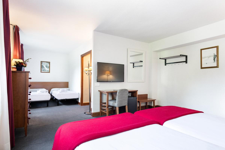 Bedroom 3, Sno Hotel Formigal, Huesca