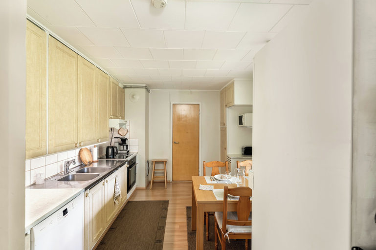 Private kitchen, Spacious 3BR House - River View & Sauna, Lapland