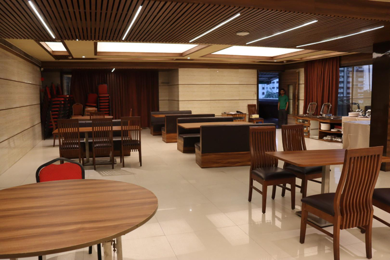 Food & Drinks 5, Hotel Shreeji Vatika, Airport Road, Surat