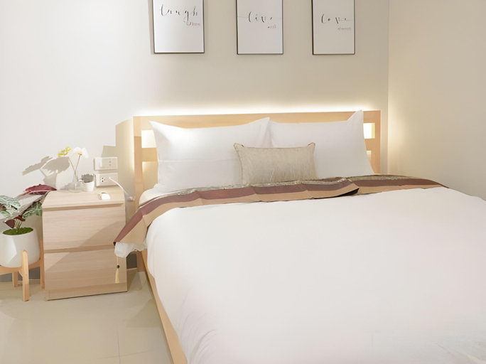 Bedroom 3, BnB98 Silom Hotel, Bang Rak