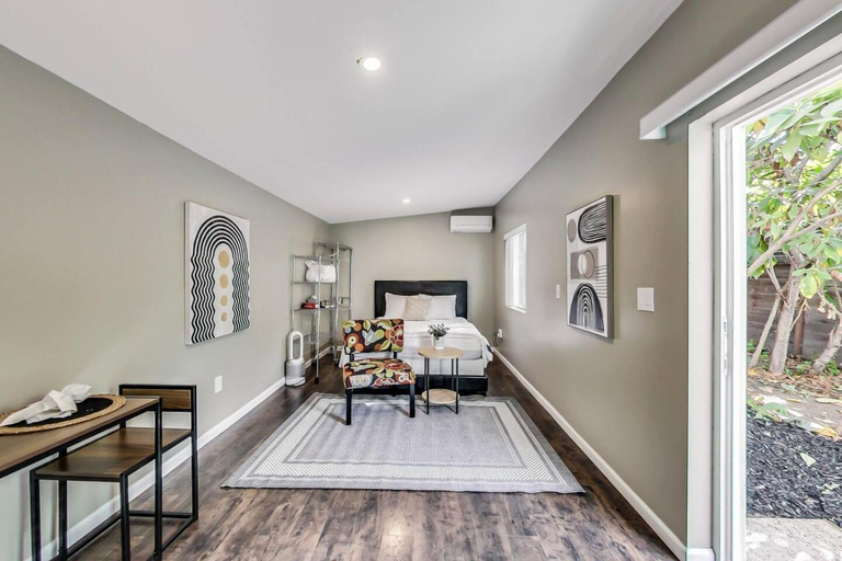 Others 3, West Oakland Charm 5br4ba AC WD, Alameda