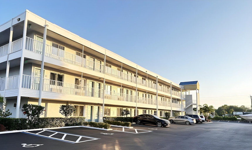 Exterior & Views, Lantern Inn & Suites - Sarasota, Manatee