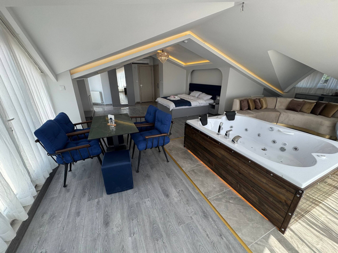 Room 3, Refletion of the Bosphorus, Beşiktaş