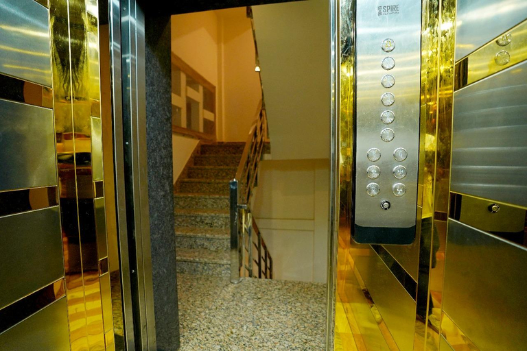 Public Area 2, Hotel Maharaja Palace Near Medanta Medicity, Gurgaon
