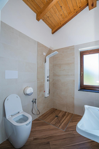 Bathroom 3, Le Querce Farmhouse, Salerno