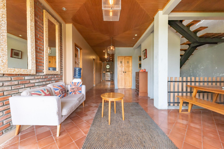 Public Area 3, Casa de Apple Dago Bandung by RedDoorz, Bandung
