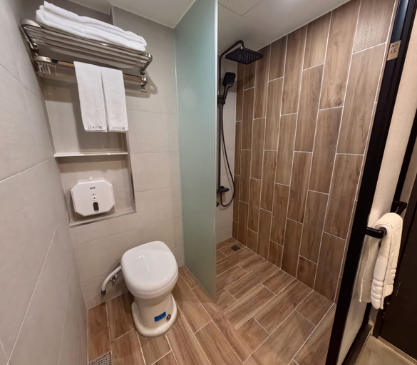 Bathroom 4, Zuum Inn, Taipei City
