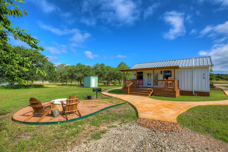 Exterior & Views 2, Luxurious & Intimate Cottage in Fred Wine Country!, Gillespie
