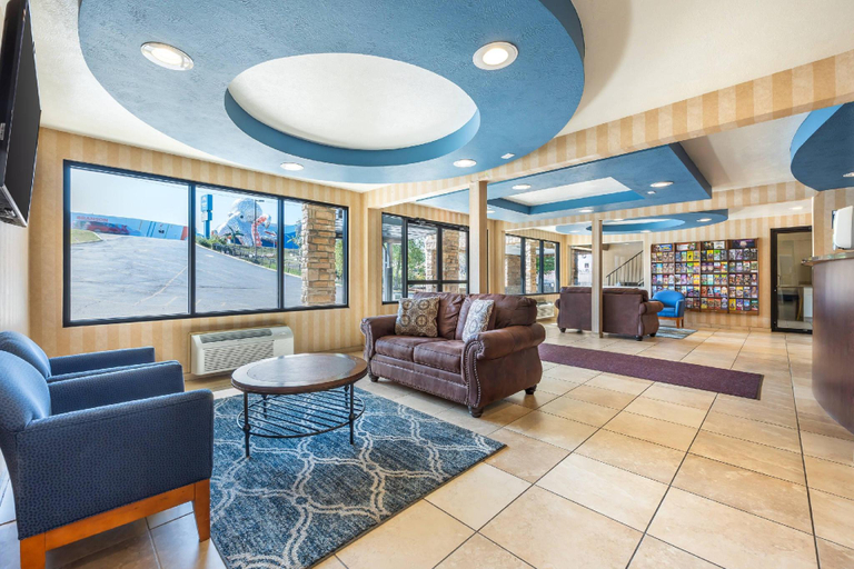 Public Area 3, Suburban Studios Branson On The Strip, Taney