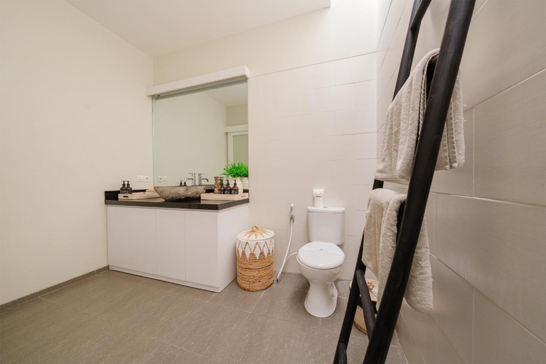 Bathroom 2, The Eclipse Villas - The Luxurious 2BR Private Pool Canggu Getaway, Badung