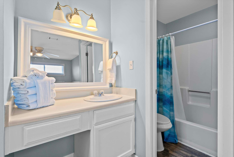 Bathroom 4, Sugar Beach 364, Baldwin