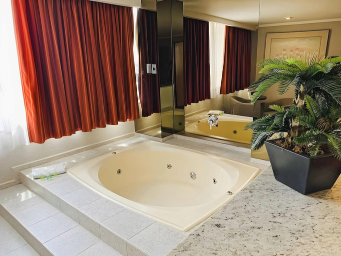 Bathroom 5, Hotel Benidorm, Mexico City