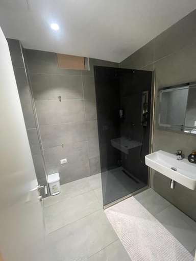 Bathroom 5, Deni Apartments, Durrësit
