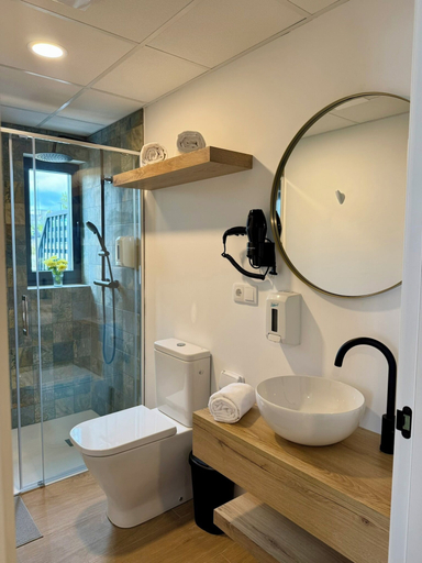Bathroom 3, Luxury Singular Pensión Estudios Blue, A Coruña
