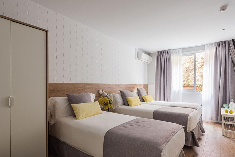 Bedroom 4, House by Pillow, Barcelona