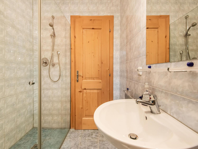 Bathroom 4, Apartment in Aschau near Ski Lift Kaltenbach, Schwaz