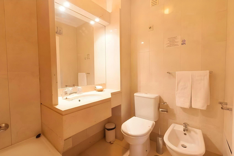Bathroom 4, Hotel Atismar, Loulé