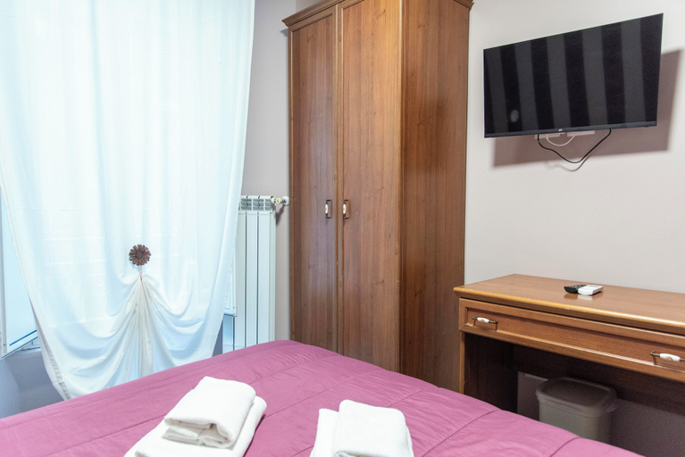 Bedroom 4, Parri Silton, Rome