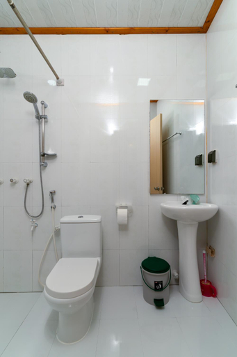 Bathroom 2, Maafolhey Han'dhaan - Ukulhas, North Ari Atoll