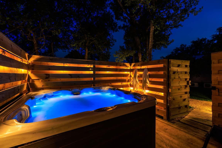 Sport & Beauty 2, Rivers Edge Cottages with Hot Tub, Gillespie