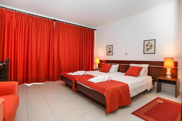 Bedroom 3, Aparthotel Barracuda, Ponta Delgada