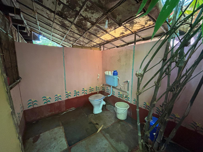 Bathroom 2, Khaama Kethna Eco Sustainable Village, South Goa