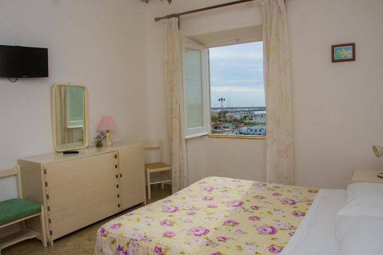 Bedroom 2, Villa Mena, Napoli
