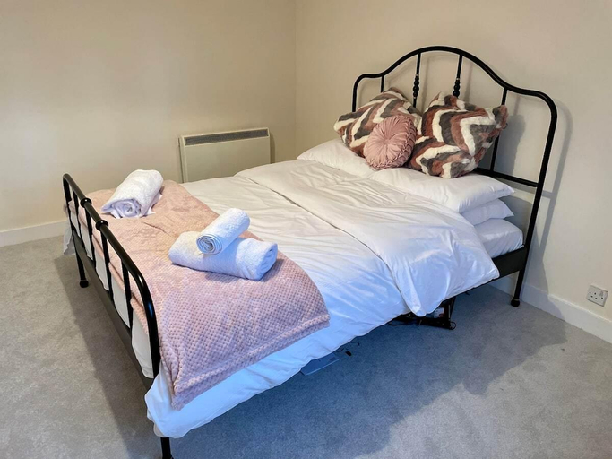 Bedroom 2, Thatched Cottage, Essex