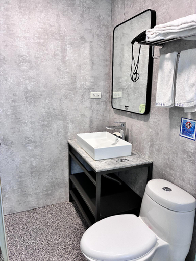 Bathroom 4, Gugis Inn, Taipei City