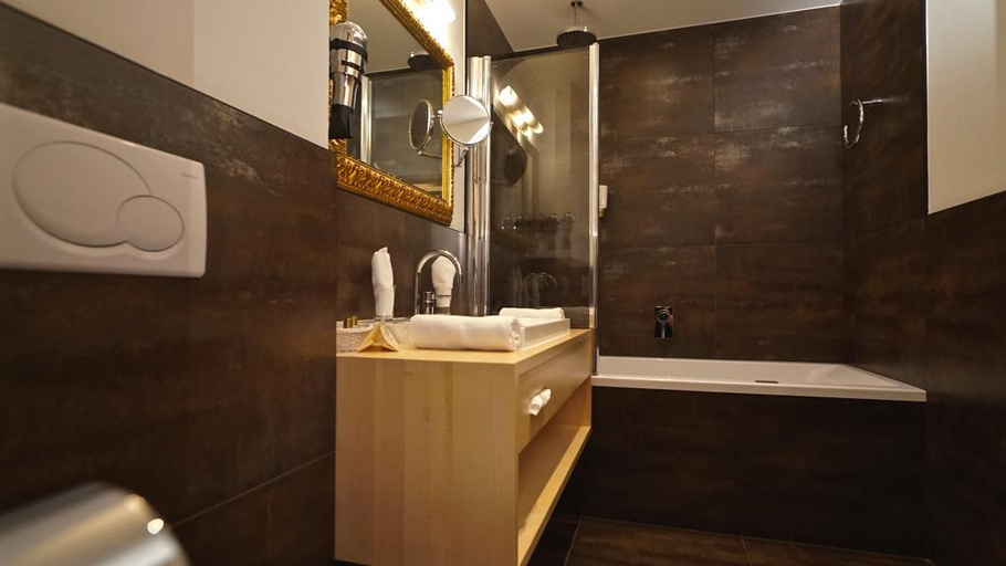 Bathroom, Tophotel Mein Almhof, Landeck