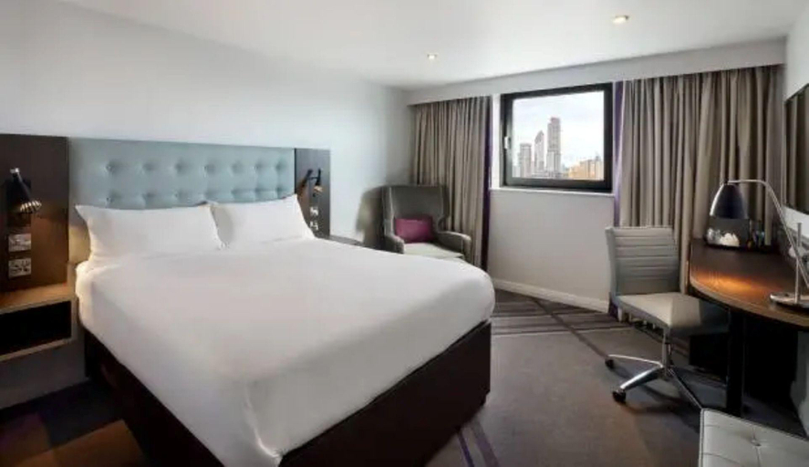 Bedroom 3, Premier Inn Leeds Cc - Whitehall Road, Leeds