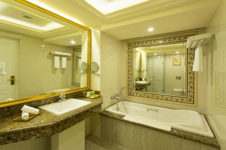 Bathroom 5, The Grand Kandyan Hotel, K.F.G. & G. Korale