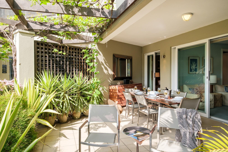 Room 5, Secure 2bed Apartment in the Marina Carradale 002, City of Cape Town