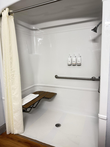 Bathroom 4, Baymont by Wyndham Kingdom City, Callaway
