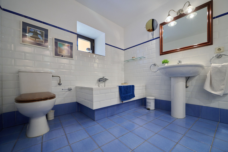 Room 2, Wine Escape by Fidalsa, Álava