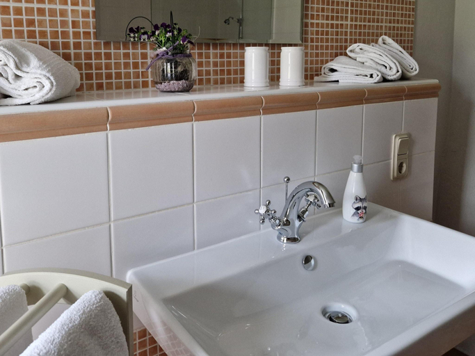 Bathroom, Schicke Ferienwohnung in der Nahe der Ostseekuste, Rostock