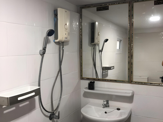 Bathroom, Pichawaree Resort, Si Thep