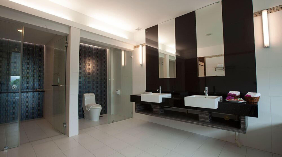 Bathroom 5, Hotel Seri Malaysia Lawas, Lawas